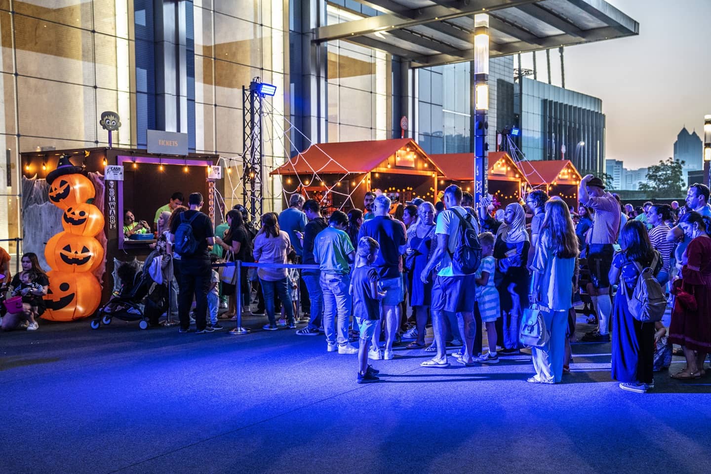 تفضل بزيارة الساحة الجنوبية في جزيرة الماريه خلال مهرجان الخريف لتدخل عالماً من الخيال في الغابة الغامضة! 